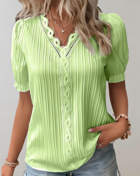 Olivia - Casual Top with Puff Sleeves and Lace Details