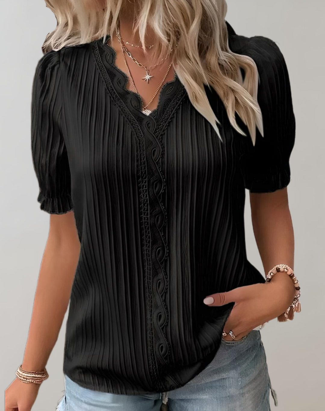 Olivia - Casual Top with Puff Sleeves and Lace Details